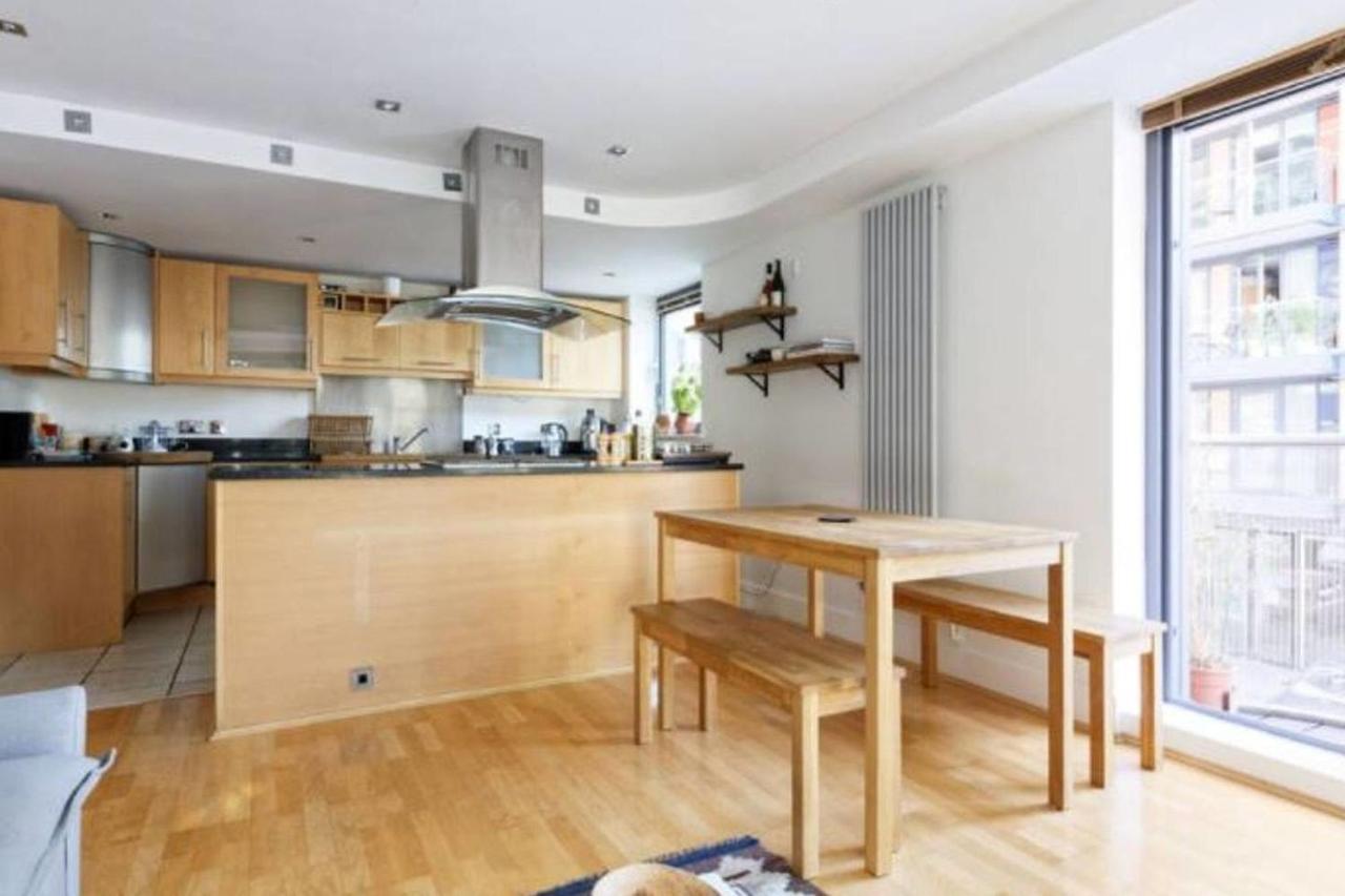 Peaceful Modern 2 Bedroom Flat With Water Views Лондон Экстерьер фото