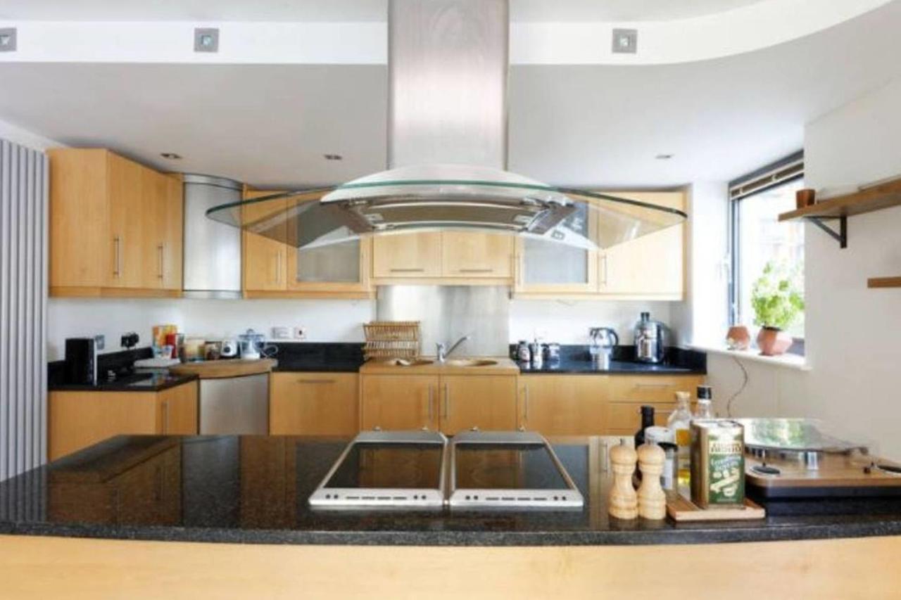 Peaceful Modern 2 Bedroom Flat With Water Views Лондон Экстерьер фото